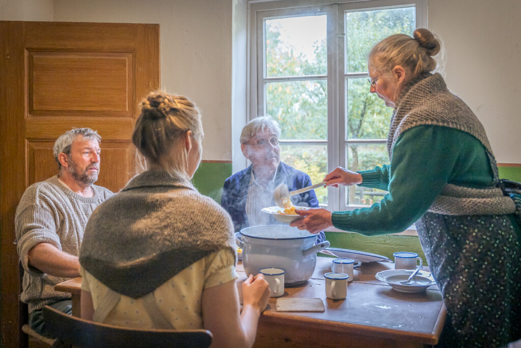 Darstellende der Gelebten Geschichte im Museumsdorf Wennerstorf. Foto: Kerstin Bittner