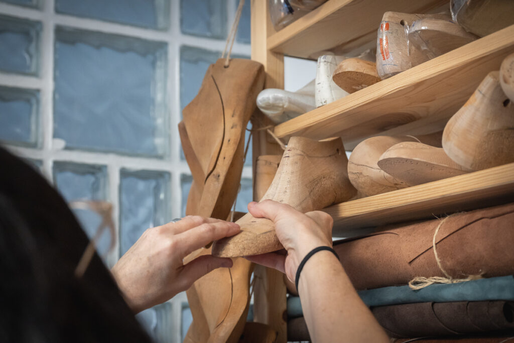 Maßschuhmacher-Werkstatt in Hamburg. Foto: Kerstin Bittner