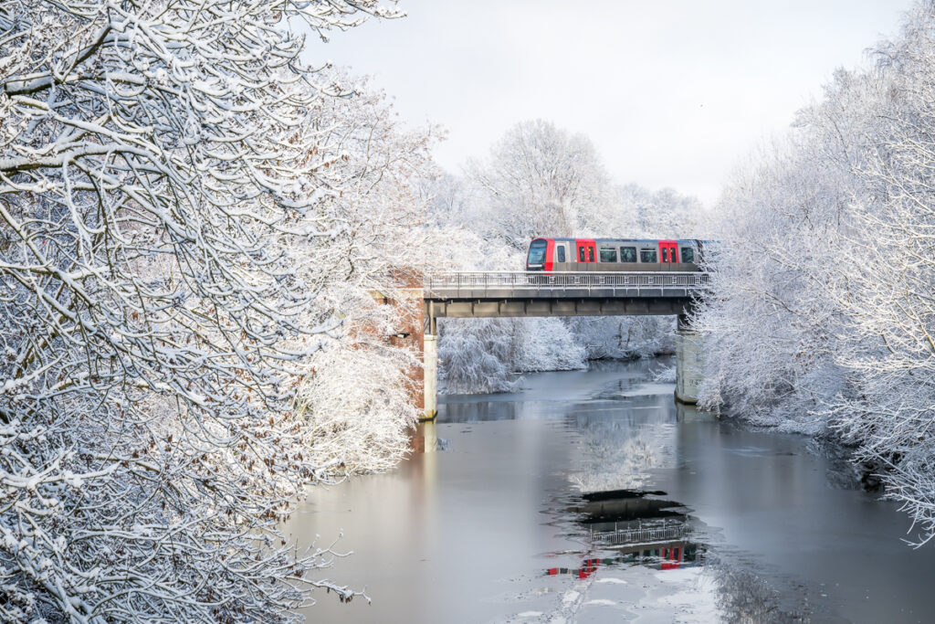 Raureif auf dem Goldbekkanal in Hamburg. Foto: Kerstin Bittner