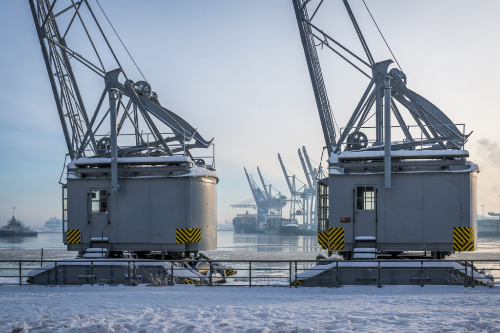 Hafenkräne im Schnee. Foto: Kerstin Bittner