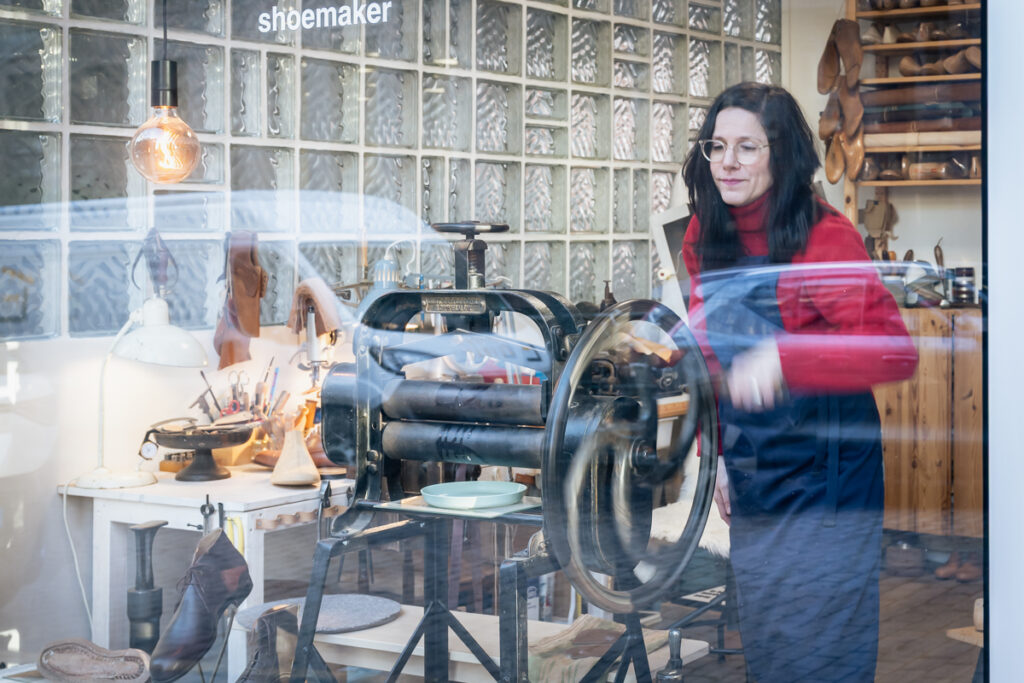 Maßschuhmacher-Werkstatt in Hamburg. Foto: Kerstin Bittner
