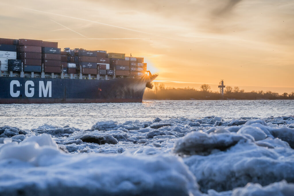 Eisschollen am Elbufer. Foto: Kerstin Bittner