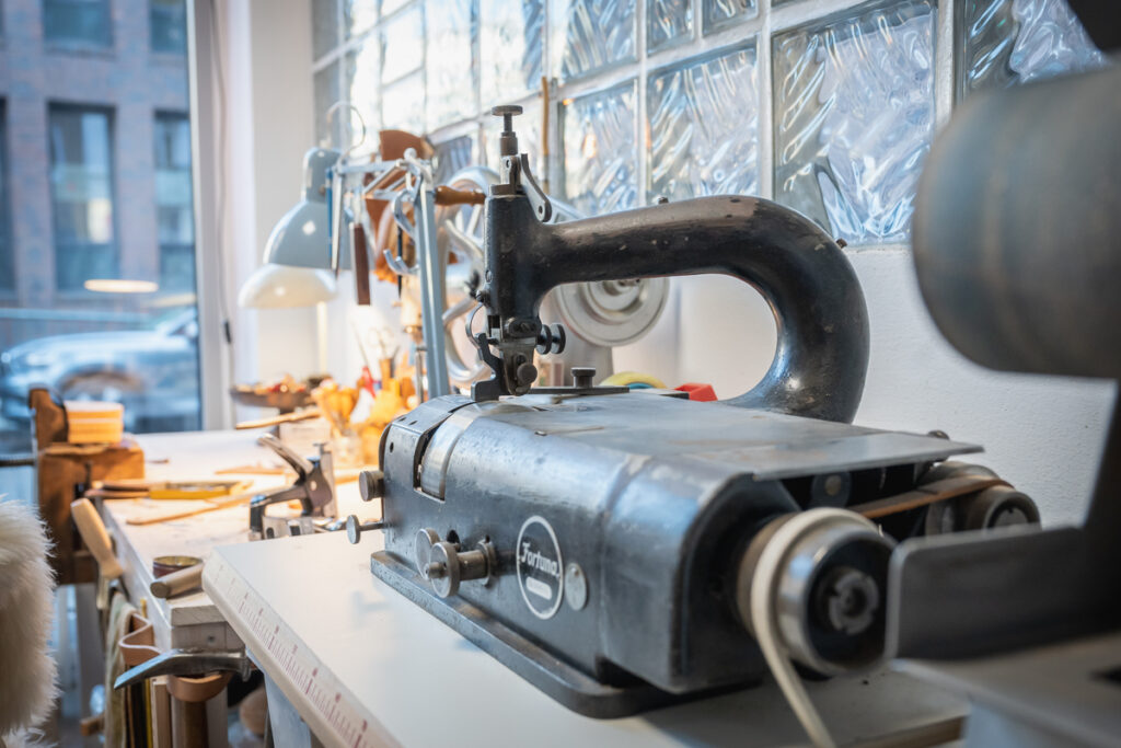 Maßschuhmacher-Werkstatt in Hamburg. Foto: Kerstin Bittner