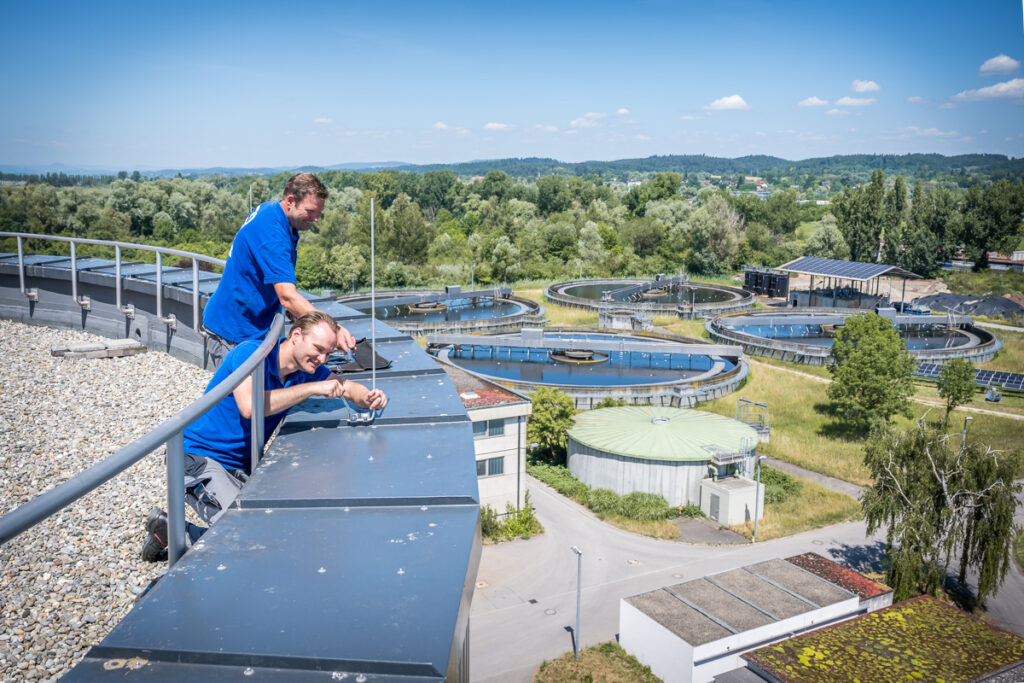 Arbeiten auf dem Faulturm der Kläranlage Konstanz. Foto: Kerstin Bittner