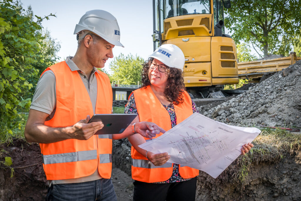 Bauingenieure auf einer Kanalbaustelle in Konstanz. Foto: Kerstin Bittner