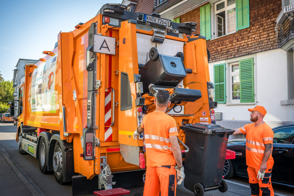 Müllwerker bei der Arbeit in Konstanz. Foto: Kerstin Bittner