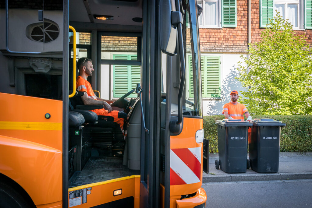 Müllwerker bei der Arbeit in Konstanz. Foto: Kerstin Bittner